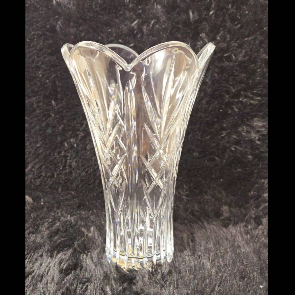 24% Lead Crystal Vase. Standing 11” tall and a diameter of 6 1/2” top. Unique cu